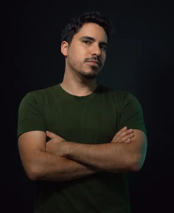Press Photo of Julio Chavez aka Revaeil